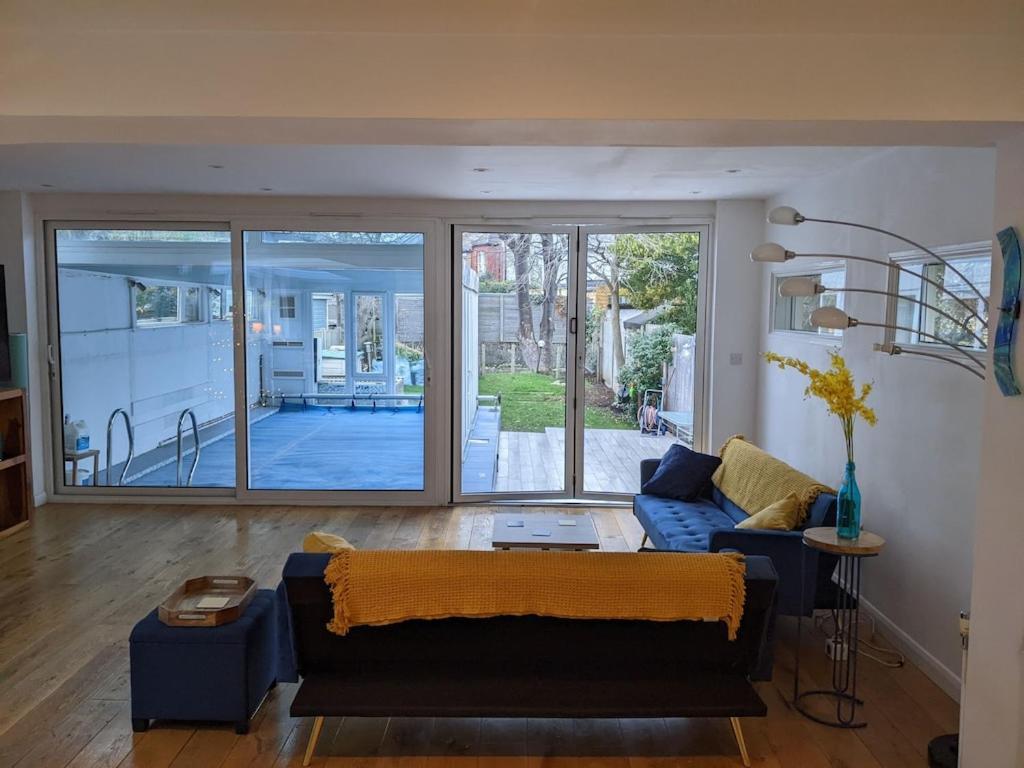 River House With Heated Pool June To Sep & Garden Twickenham Exterior photo